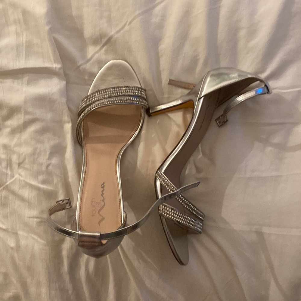 Size 9.5 high heels! Worn 3 times!! Bought at shoe carnival